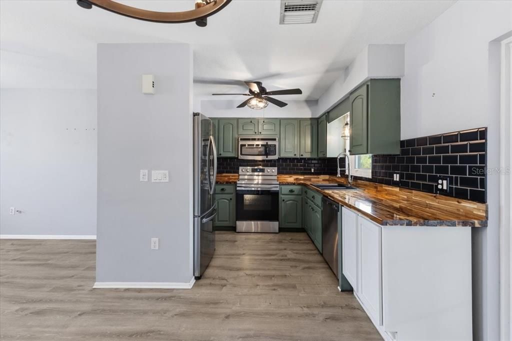 For Sale: $249,500 (2 beds, 2 baths, 1263 Square Feet)