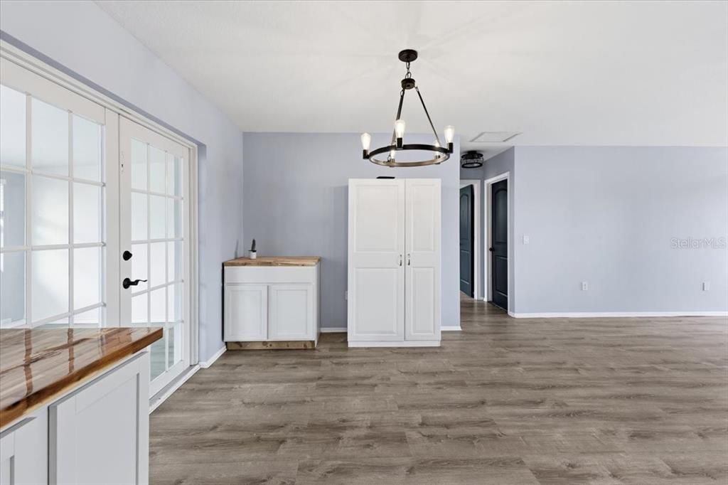 For Sale: $249,500 (2 beds, 2 baths, 1263 Square Feet)