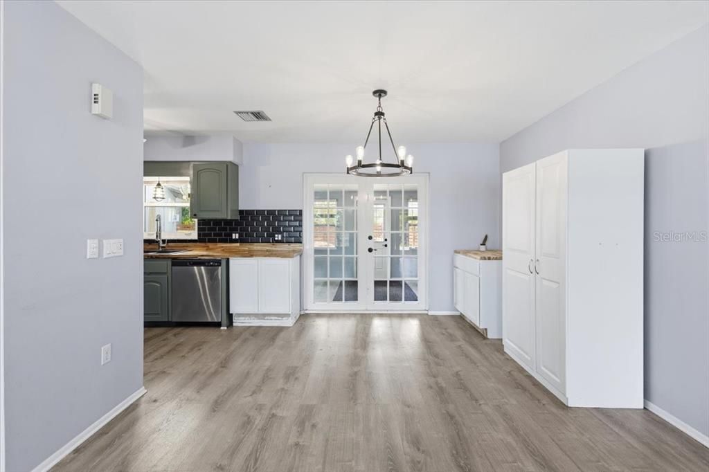 For Sale: $249,500 (2 beds, 2 baths, 1263 Square Feet)