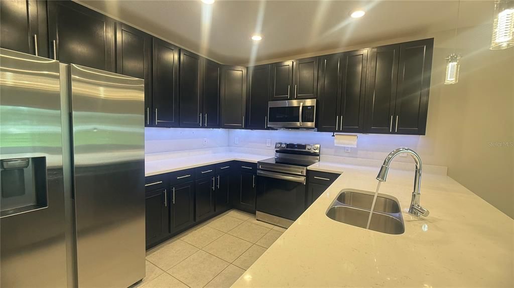 На продажу: $285,000 (3 спален, 2 ванн, 1762 Квадратных фут)