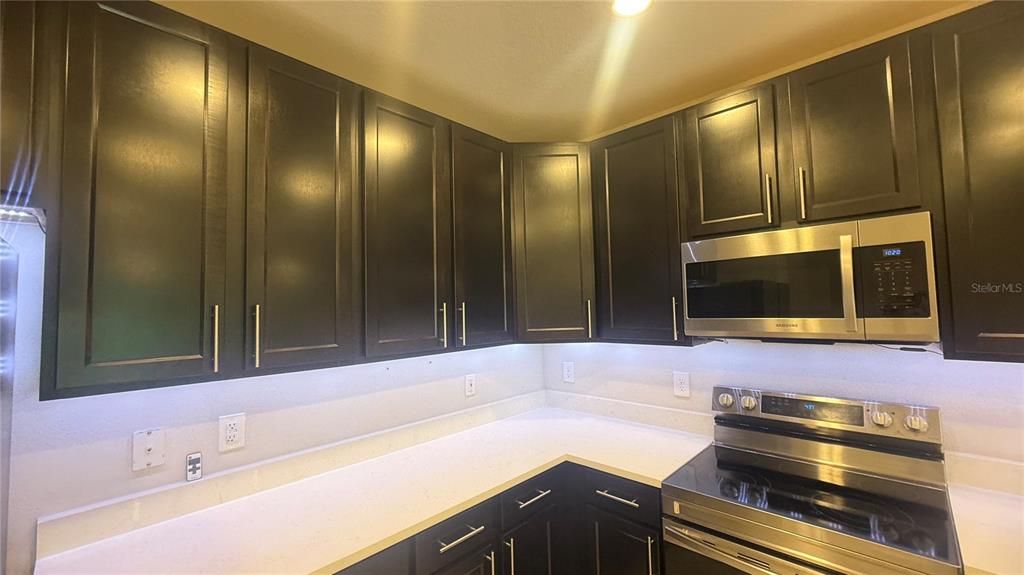 На продажу: $285,000 (3 спален, 2 ванн, 1762 Квадратных фут)