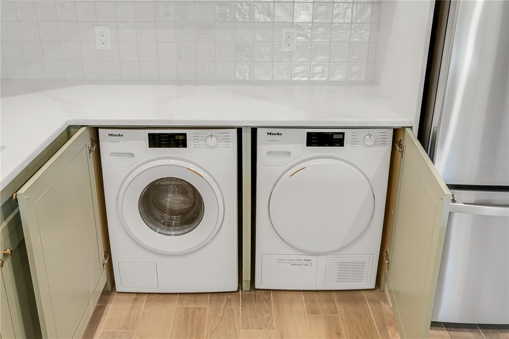 For Sale: $245,000 (2 beds, 1 baths, 765 Square Feet)