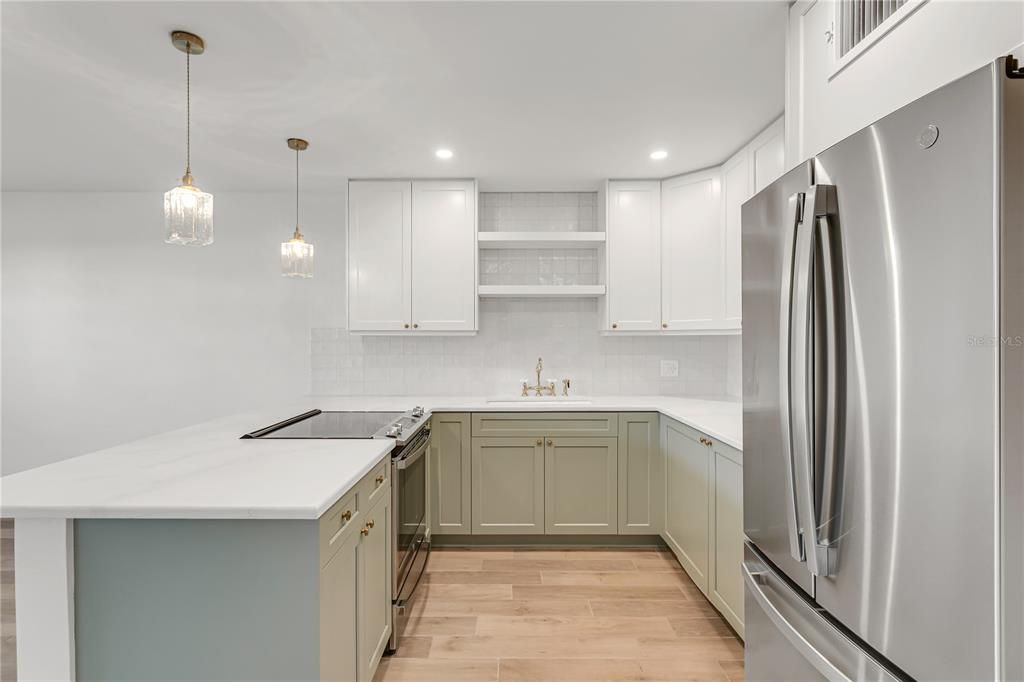 For Sale: $245,000 (2 beds, 1 baths, 765 Square Feet)