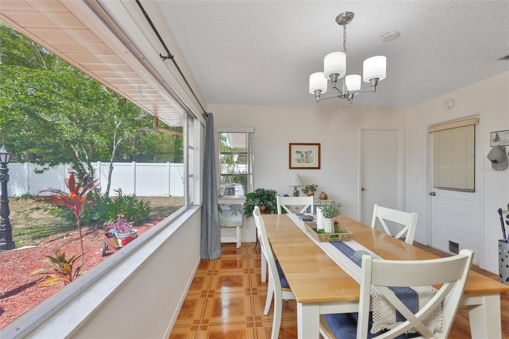 For Sale: $265,000 (2 beds, 2 baths, 1369 Square Feet)