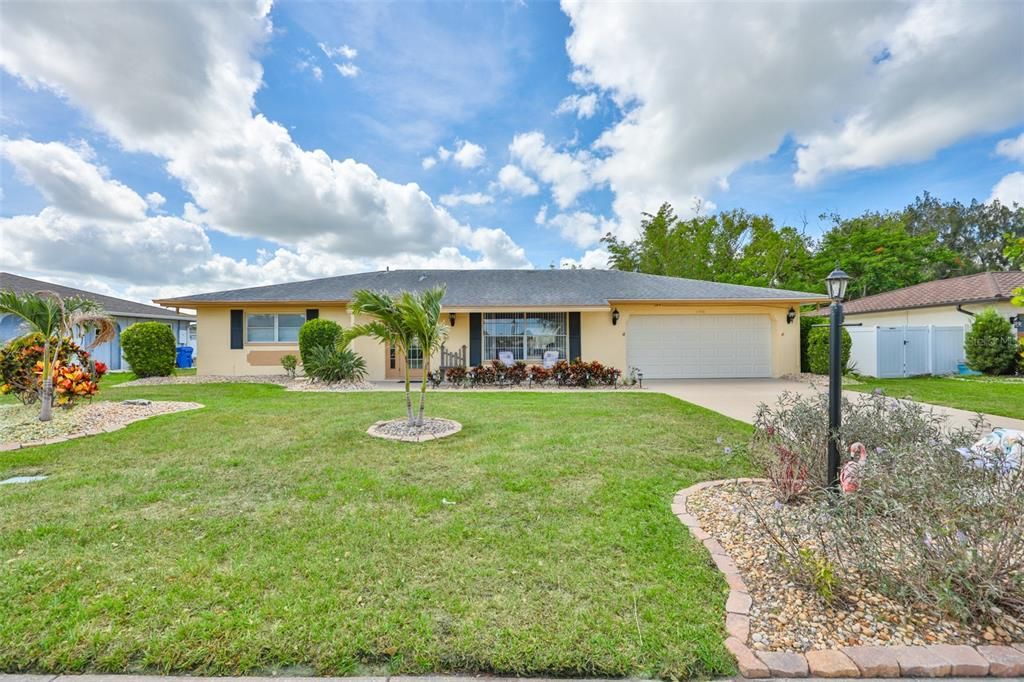 For Sale: $265,000 (2 beds, 2 baths, 1369 Square Feet)