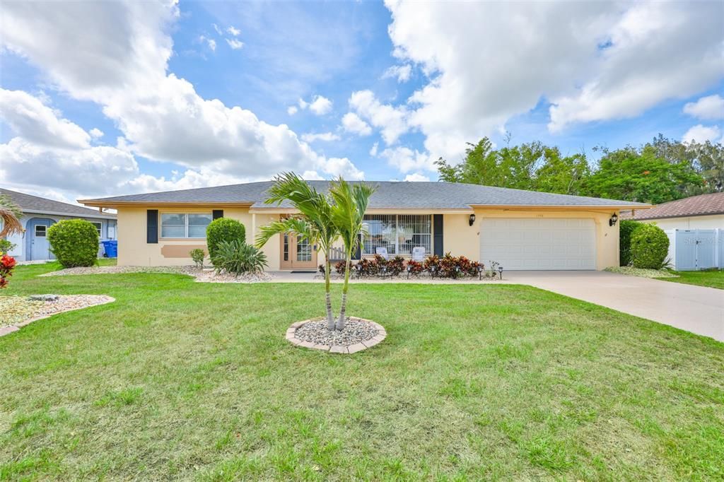 For Sale: $265,000 (2 beds, 2 baths, 1369 Square Feet)