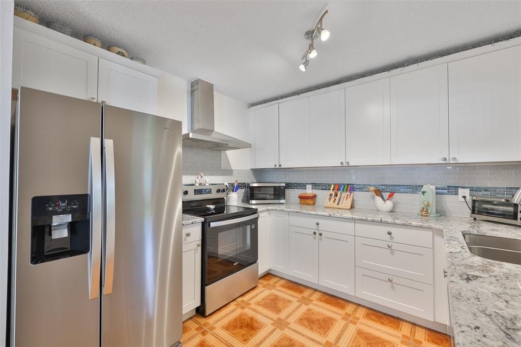 For Sale: $265,000 (2 beds, 2 baths, 1369 Square Feet)
