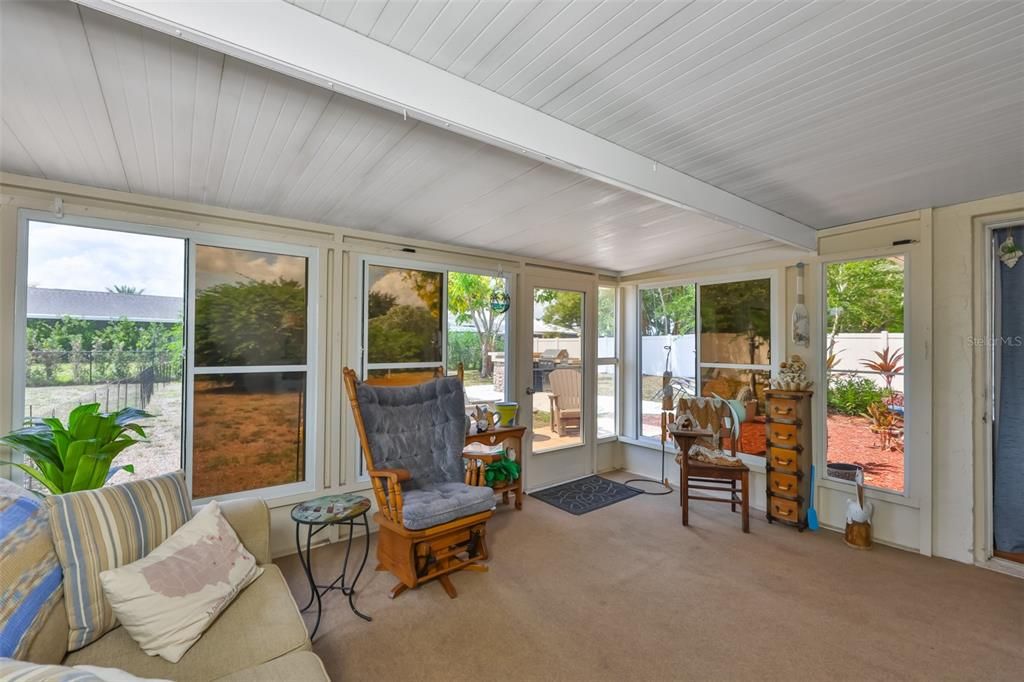 For Sale: $265,000 (2 beds, 2 baths, 1369 Square Feet)