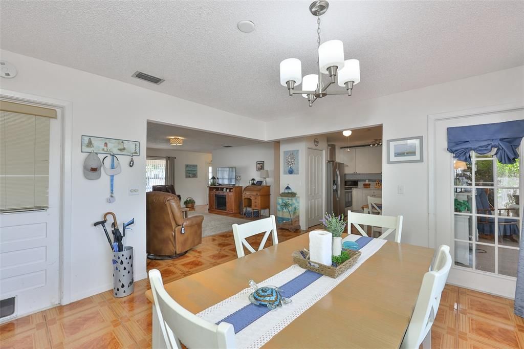 For Sale: $265,000 (2 beds, 2 baths, 1369 Square Feet)