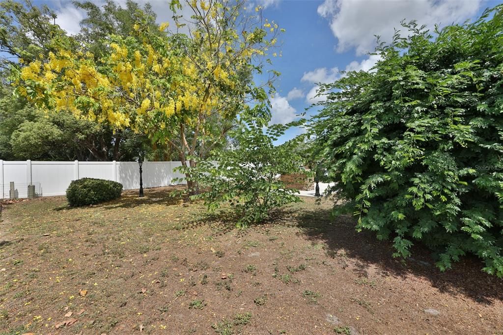 For Sale: $265,000 (2 beds, 2 baths, 1369 Square Feet)