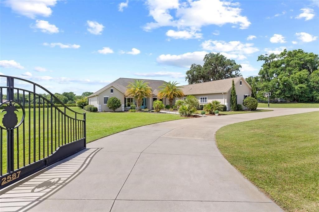 For Sale: $1,150,000 (4 beds, 4 baths, 4389 Square Feet)