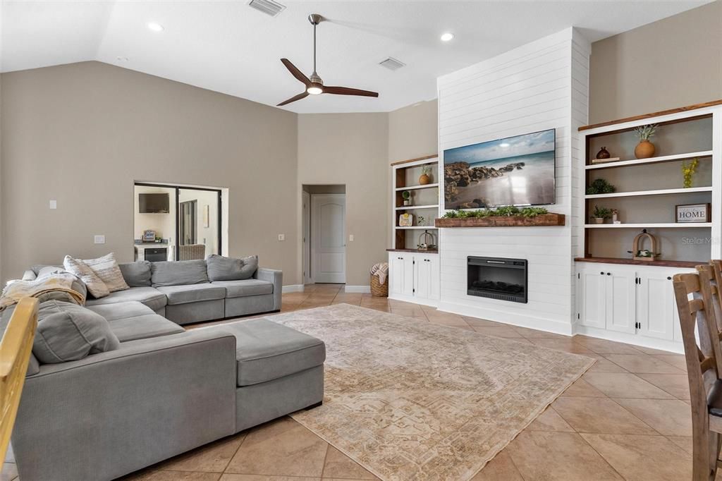 For Sale: $1,150,000 (4 beds, 4 baths, 4389 Square Feet)