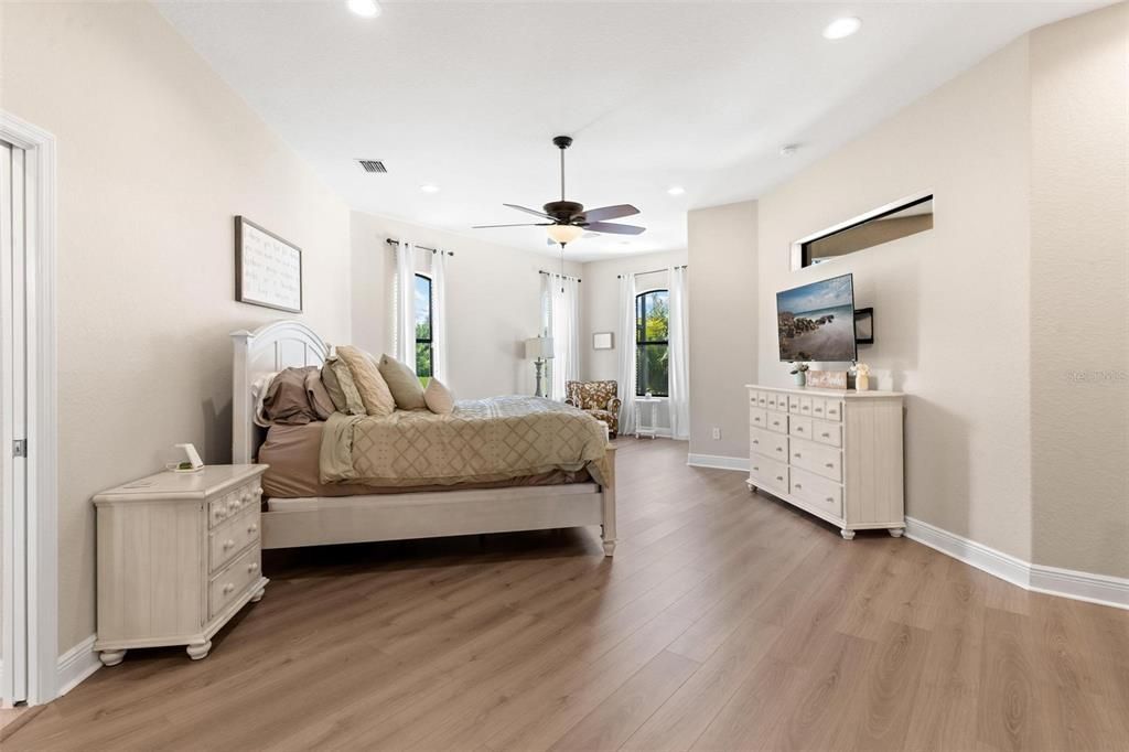 For Sale: $1,150,000 (4 beds, 4 baths, 4389 Square Feet)