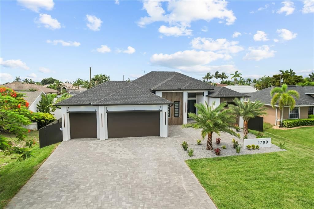 For Sale: $749,900 (4 beds, 3 baths, 2002 Square Feet)
