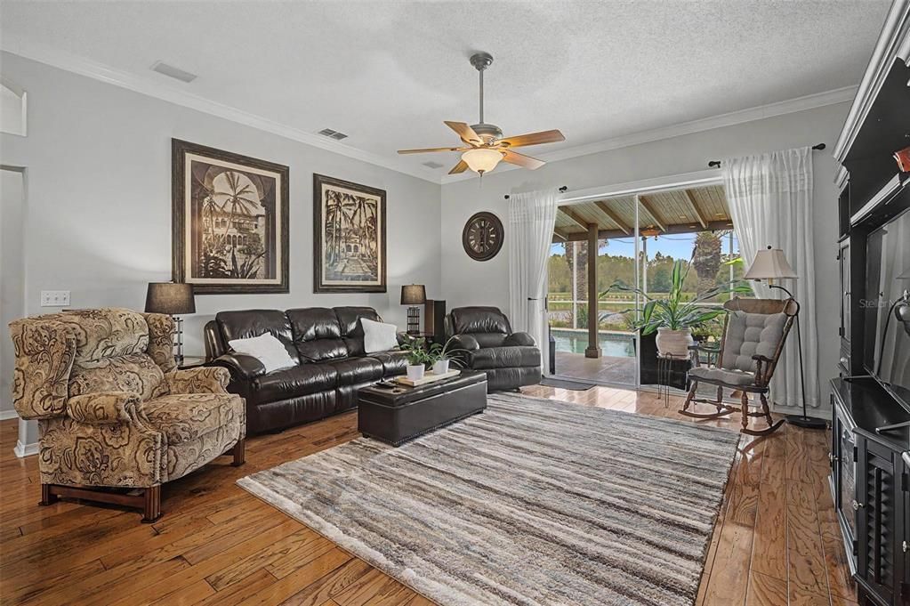 For Sale: $469,000 (3 beds, 2 baths, 1648 Square Feet)