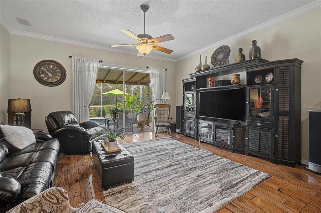 For Sale: $469,000 (3 beds, 2 baths, 1648 Square Feet)