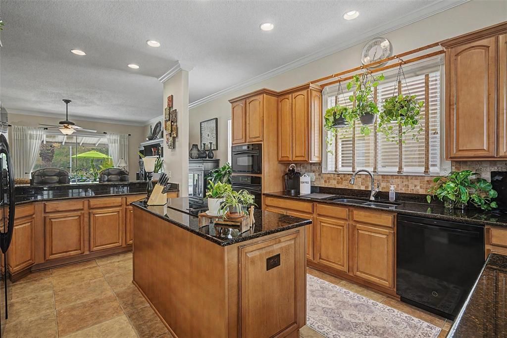 For Sale: $469,000 (3 beds, 2 baths, 1648 Square Feet)