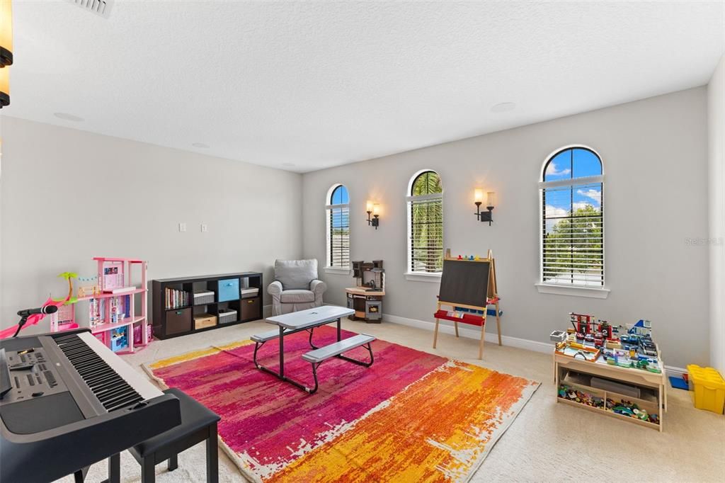 For Sale: $2,350,000 (6 beds, 4 baths, 4978 Square Feet)