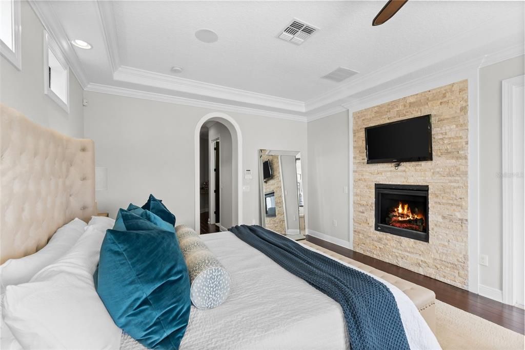 For Sale: $2,350,000 (6 beds, 4 baths, 4978 Square Feet)