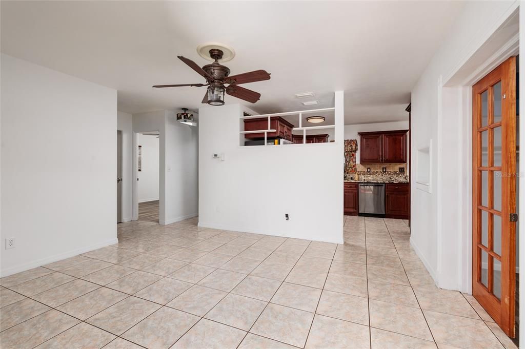 En Venta: $429,900 (3 camas, 2 baños, 1234 Pies cuadrados)