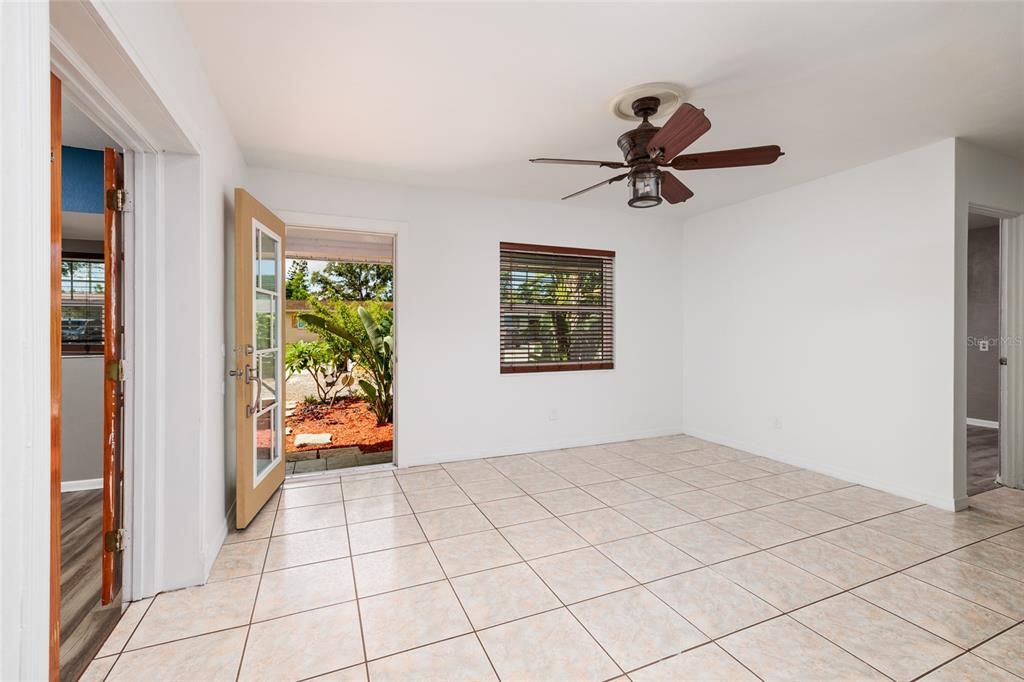 En Venta: $429,900 (3 camas, 2 baños, 1234 Pies cuadrados)