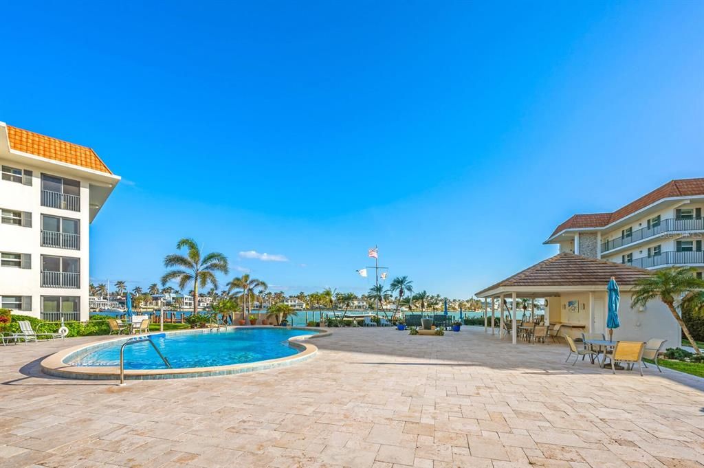 For Sale: $699,000 (2 beds, 2 baths, 1433 Square Feet)