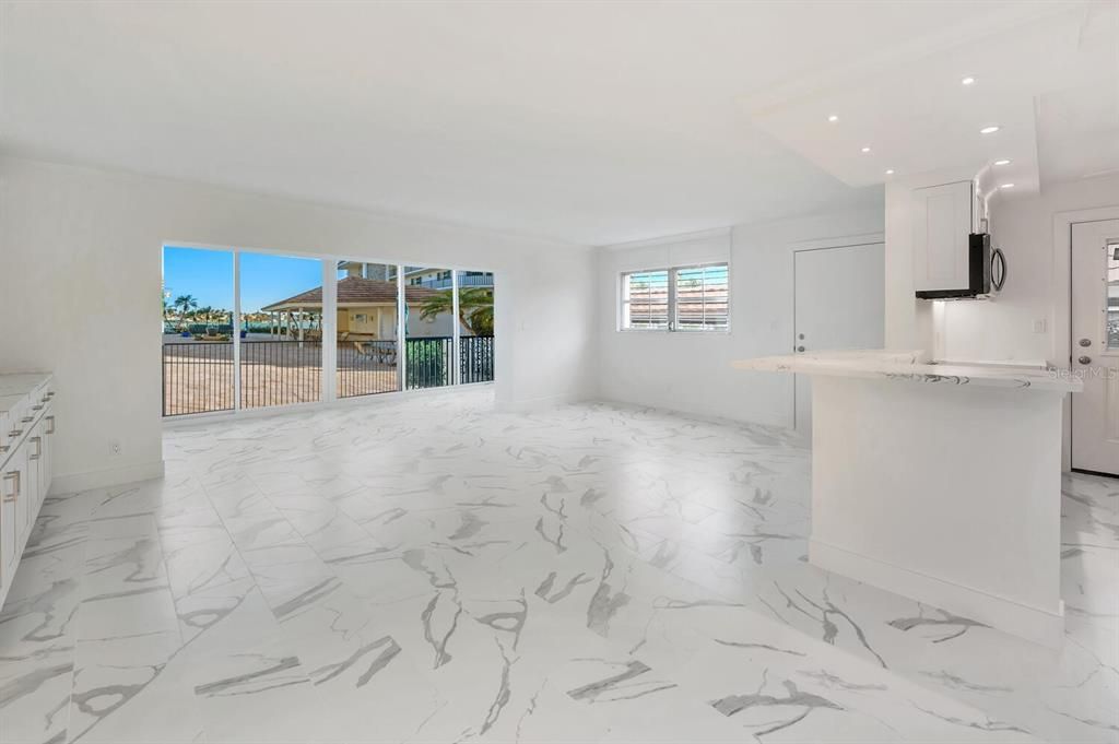 For Sale: $699,000 (2 beds, 2 baths, 1433 Square Feet)