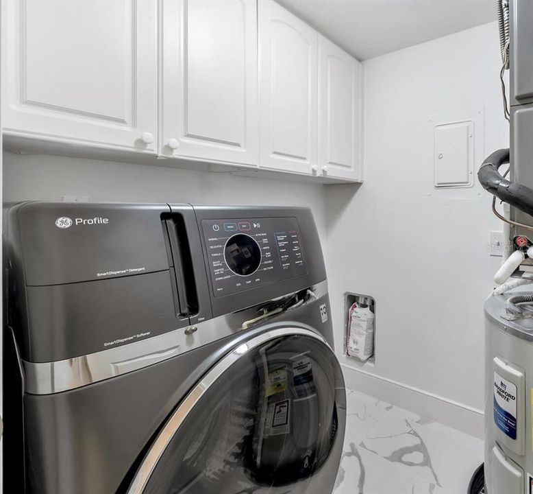 For Sale: $699,000 (2 beds, 2 baths, 1433 Square Feet)