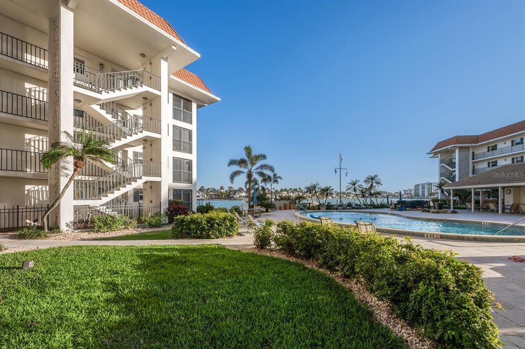 For Sale: $699,000 (2 beds, 2 baths, 1433 Square Feet)