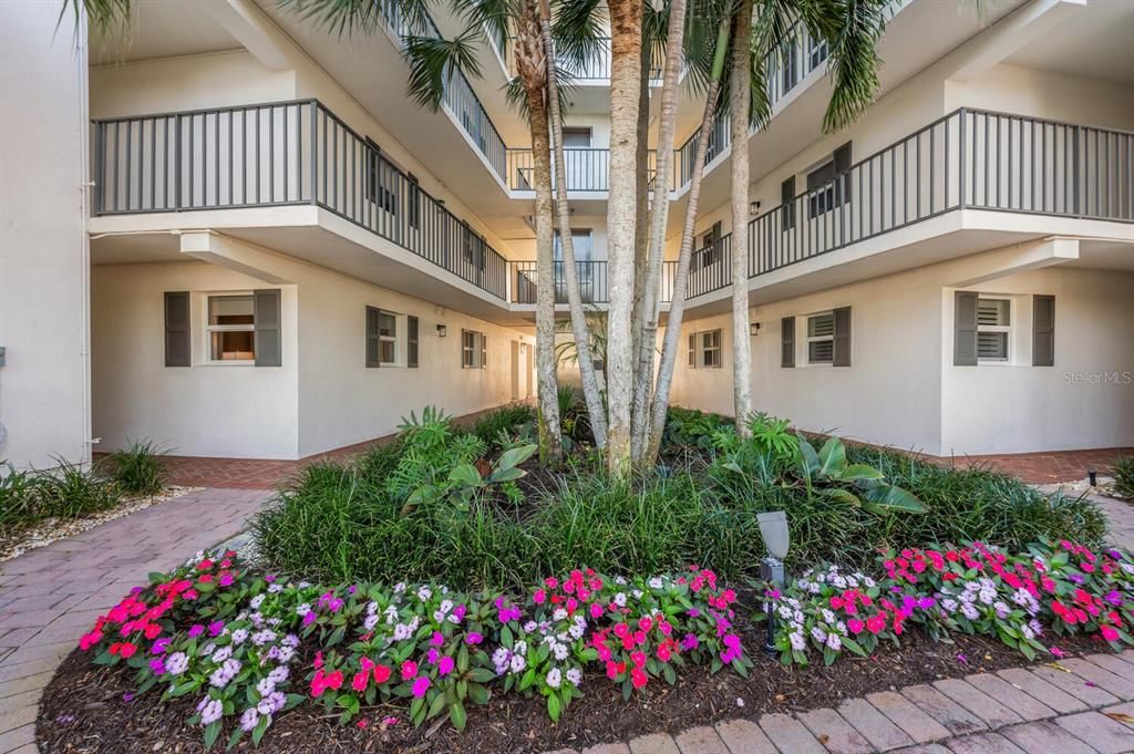 For Sale: $699,000 (2 beds, 2 baths, 1433 Square Feet)