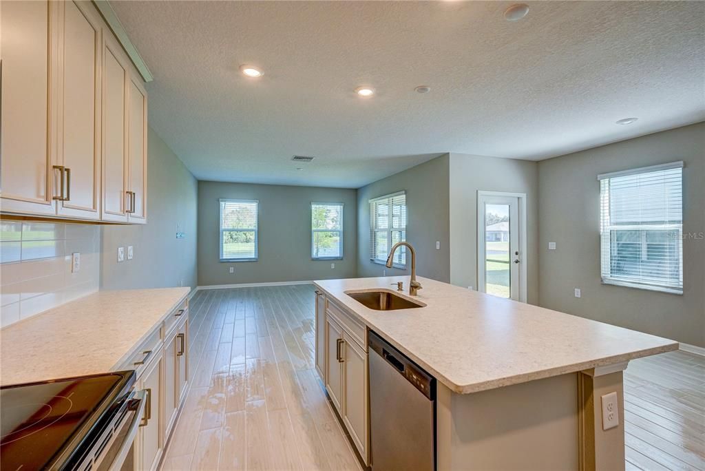 For Rent: $2,500 (3 beds, 2 baths, 1836 Square Feet)