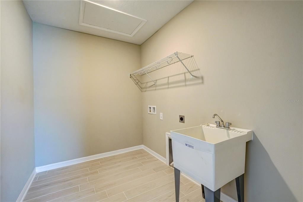For Rent: $2,500 (3 beds, 2 baths, 1836 Square Feet)