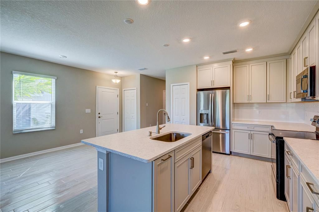 For Rent: $2,500 (3 beds, 2 baths, 1836 Square Feet)
