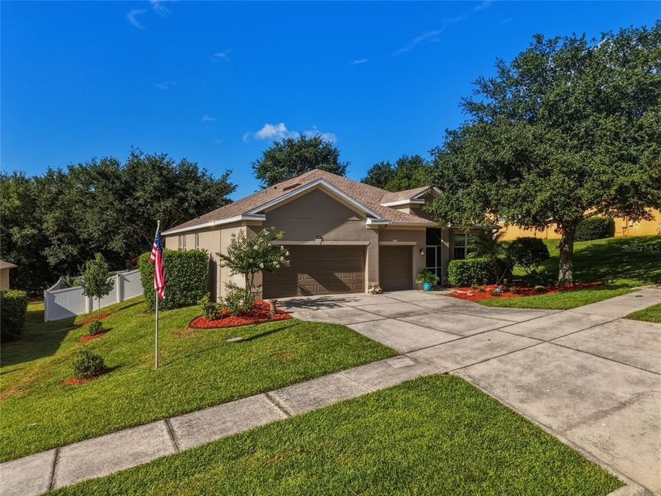 For Sale: $550,000 (4 beds, 3 baths, 2429 Square Feet)