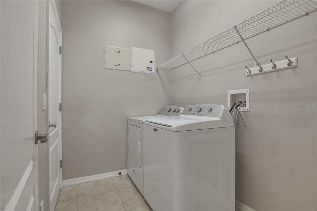 For Sale: $550,000 (4 beds, 3 baths, 2429 Square Feet)
