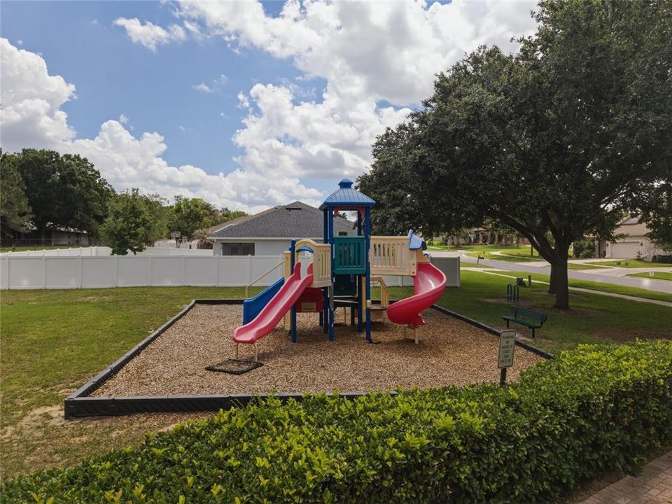 For Sale: $550,000 (4 beds, 3 baths, 2429 Square Feet)