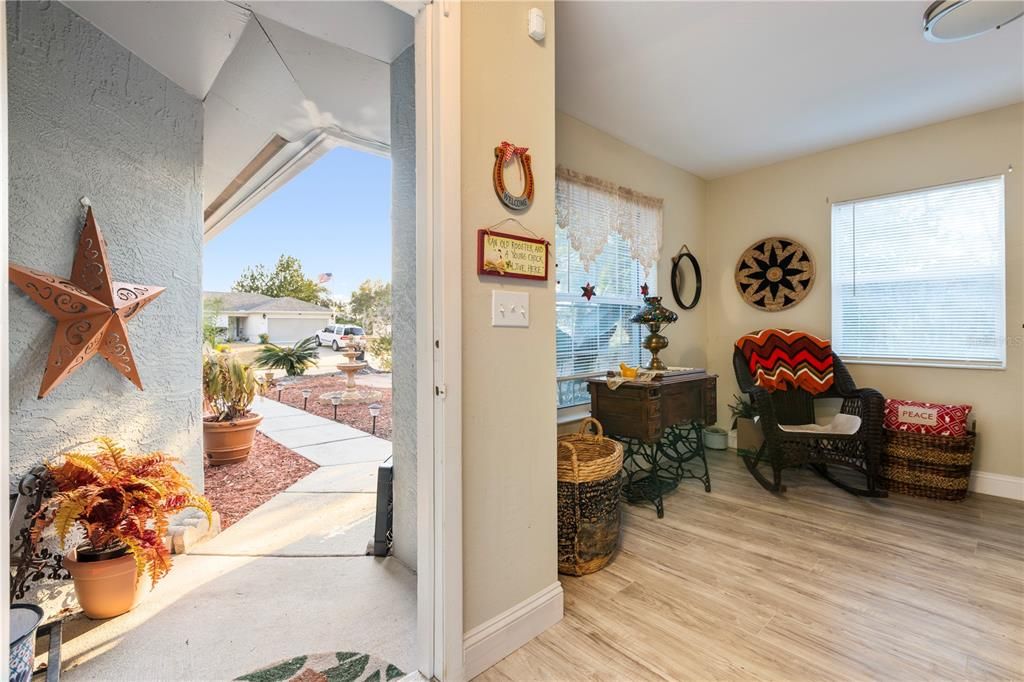 For Sale: $269,000 (3 beds, 2 baths, 1284 Square Feet)