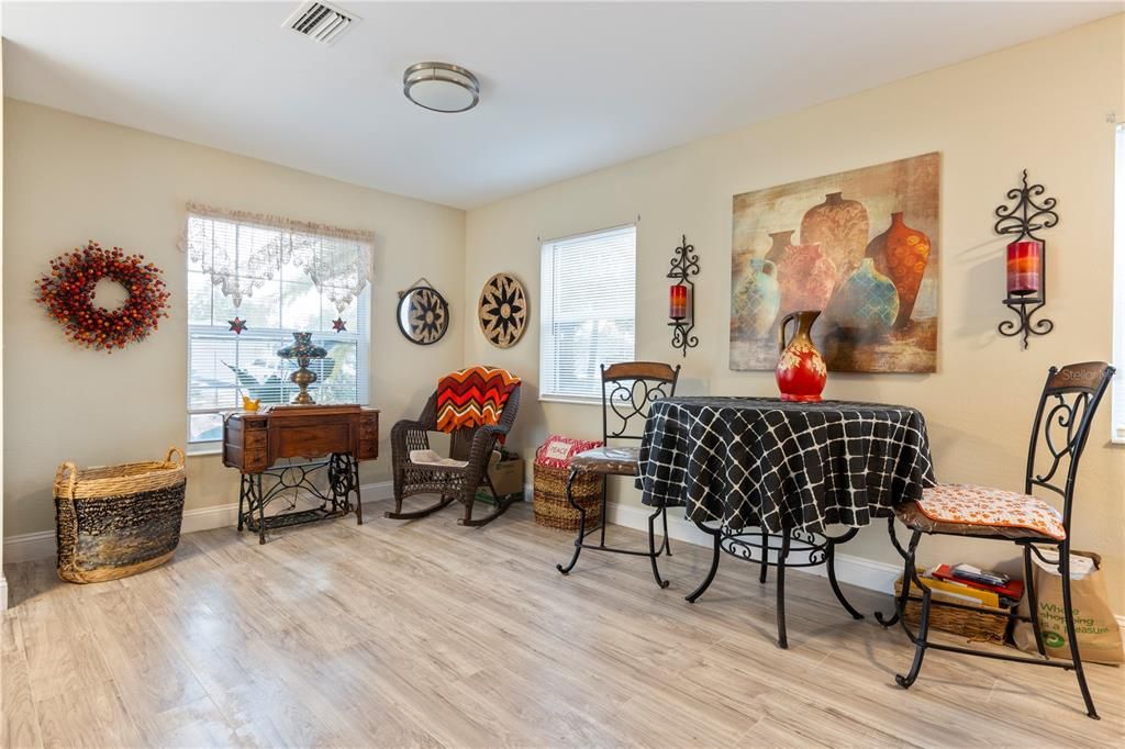 For Sale: $269,000 (3 beds, 2 baths, 1284 Square Feet)
