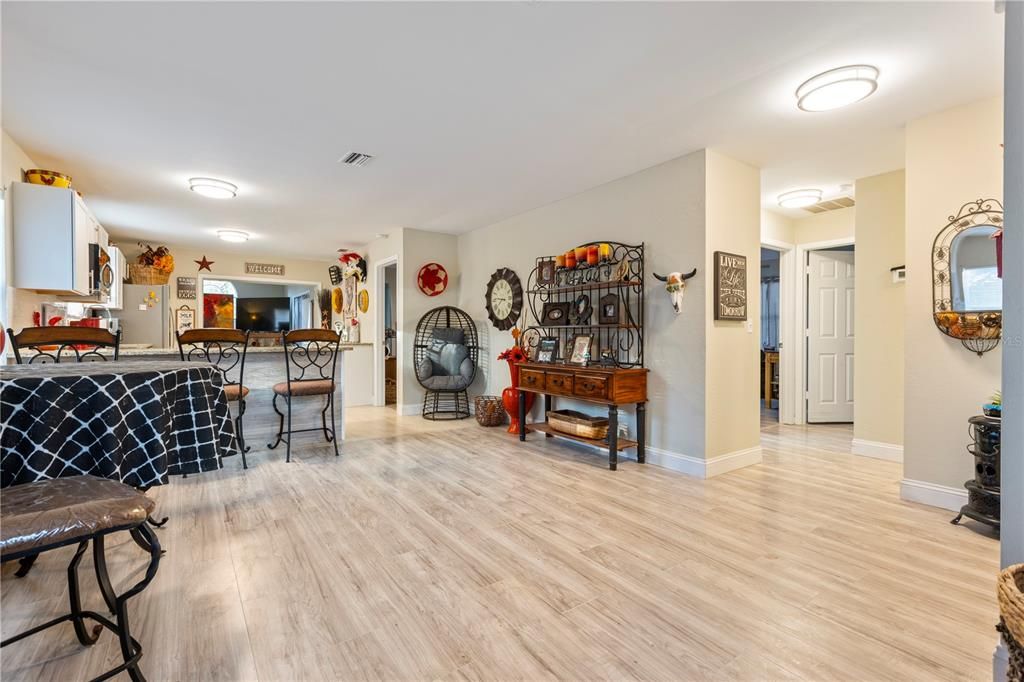 For Sale: $269,000 (3 beds, 2 baths, 1284 Square Feet)