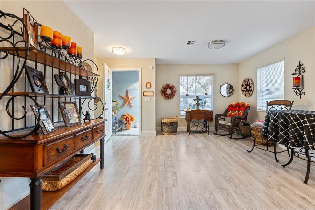 For Sale: $269,000 (3 beds, 2 baths, 1284 Square Feet)