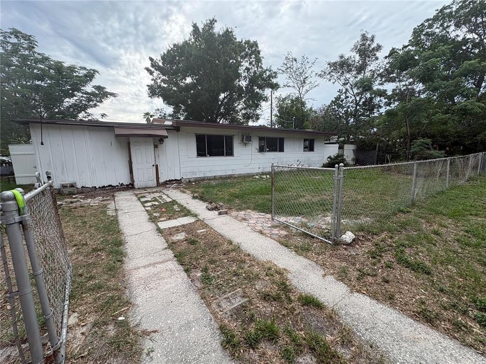 For Sale: $239,900 (3 beds, 1 baths, 1062 Square Feet)