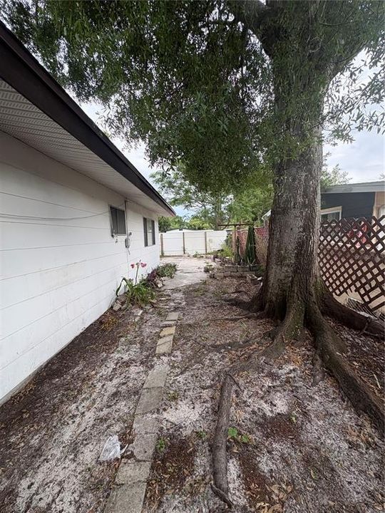 For Sale: $239,900 (3 beds, 1 baths, 1062 Square Feet)