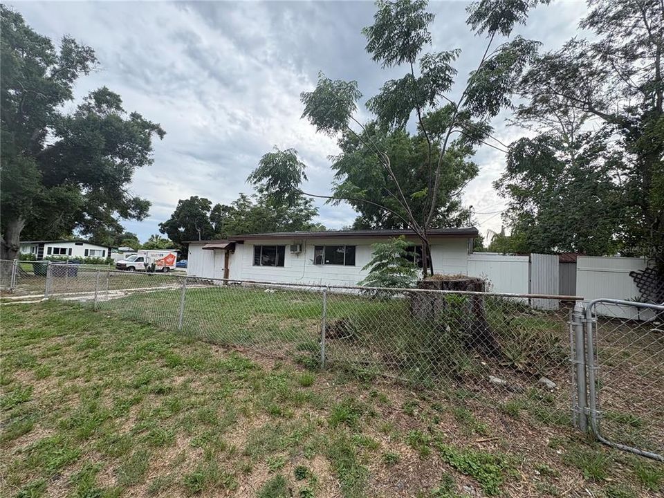 For Sale: $239,900 (3 beds, 1 baths, 1062 Square Feet)