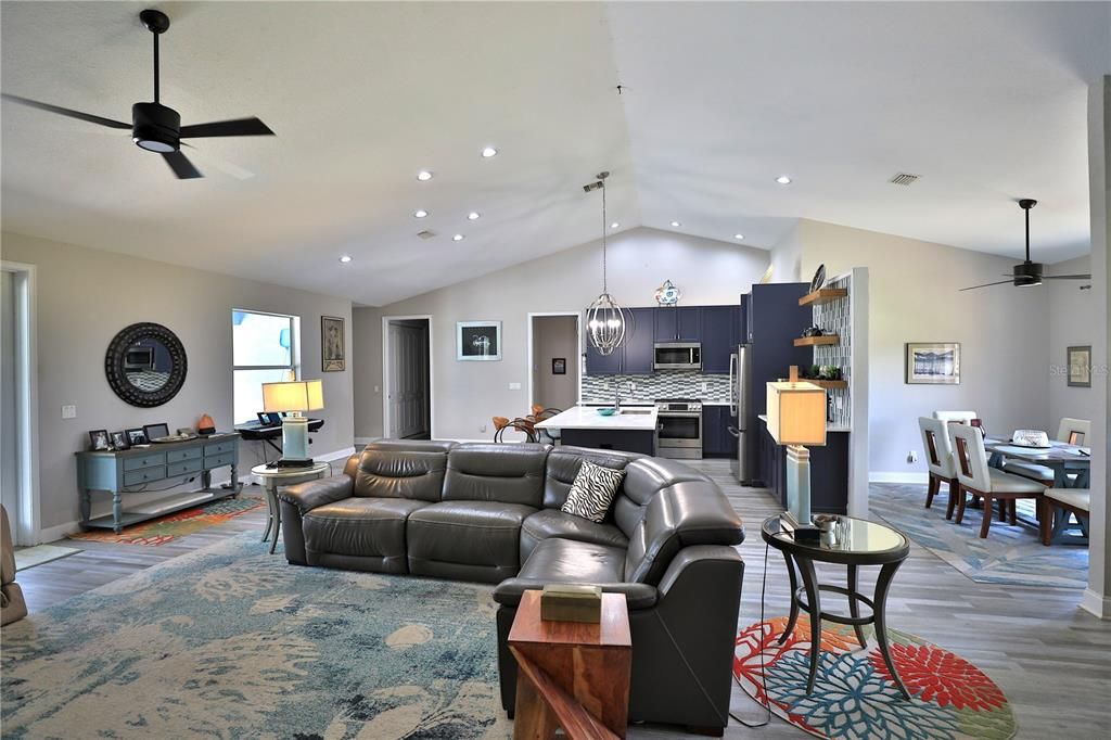 For Sale: $1,078,250 (3 beds, 3 baths, 2513 Square Feet)