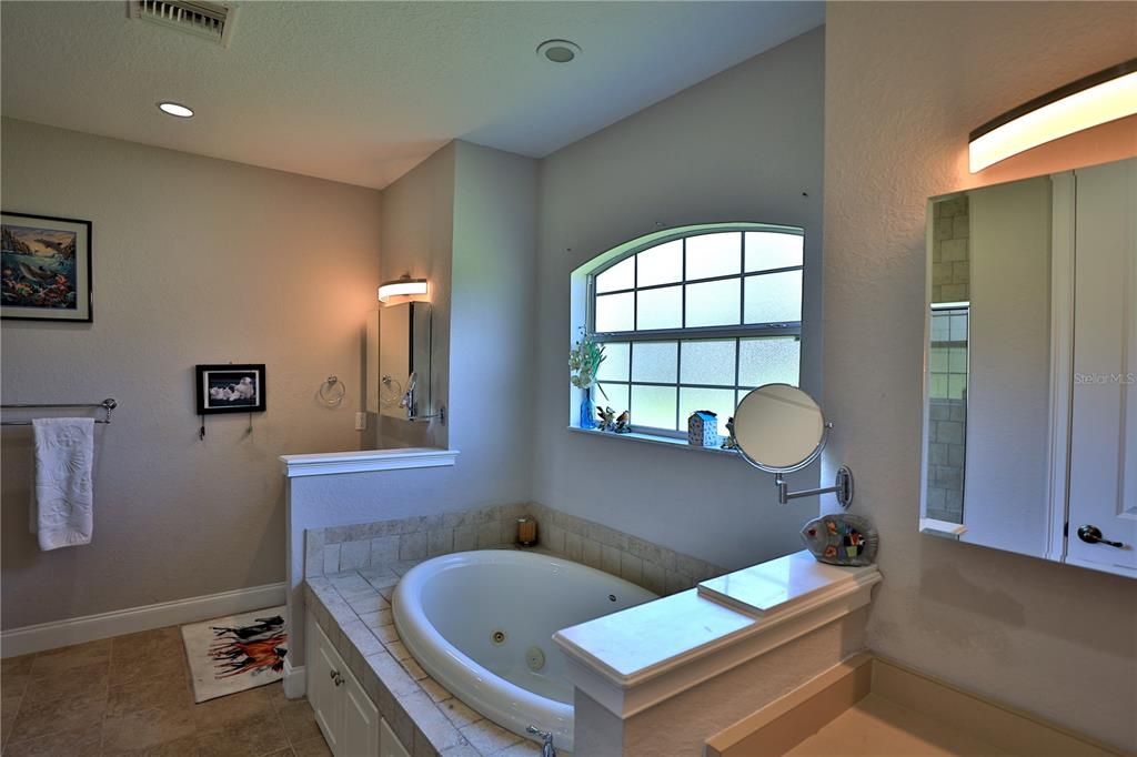 For Sale: $1,078,250 (3 beds, 3 baths, 2513 Square Feet)
