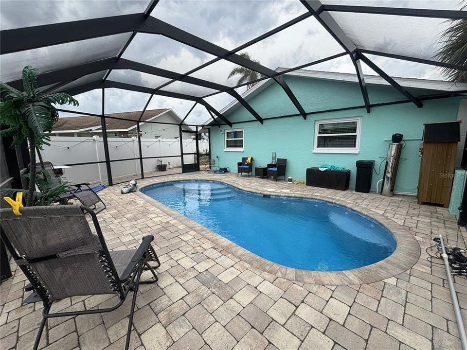 For Sale: $699,000 (3 beds, 2 baths, 1433 Square Feet)