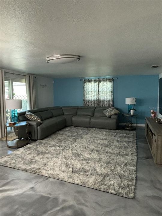 For Sale: $699,000 (3 beds, 2 baths, 1433 Square Feet)