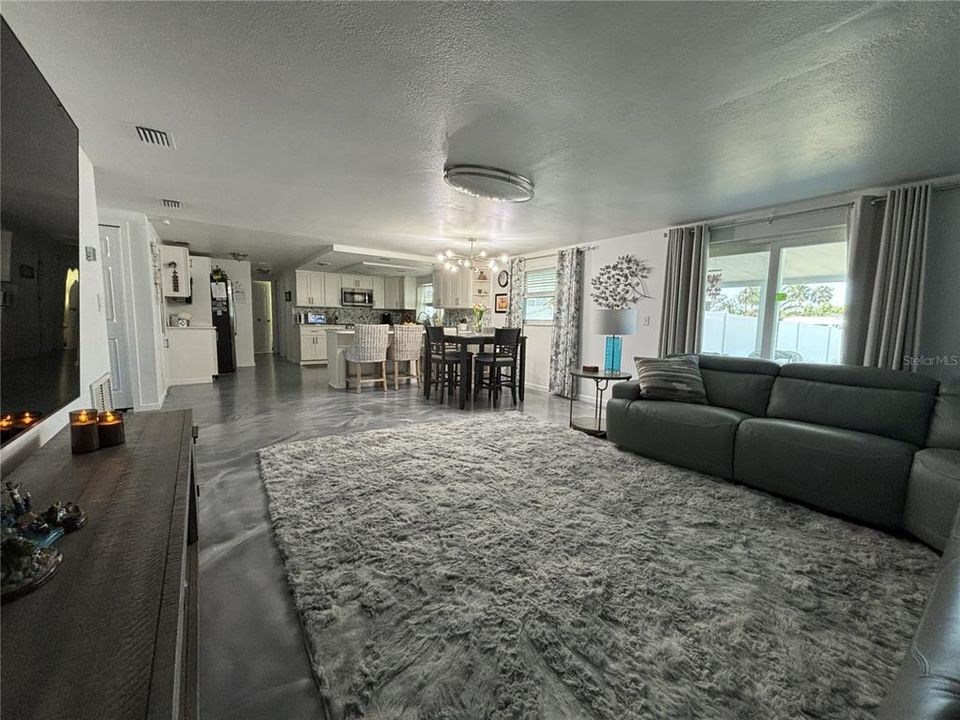 For Sale: $699,000 (3 beds, 2 baths, 1433 Square Feet)