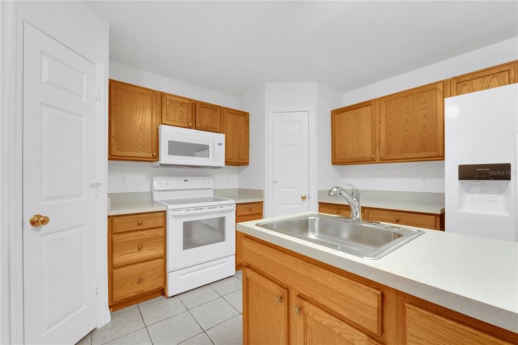 En Venta: $364,900 (4 camas, 2 baños, 2812 Pies cuadrados)