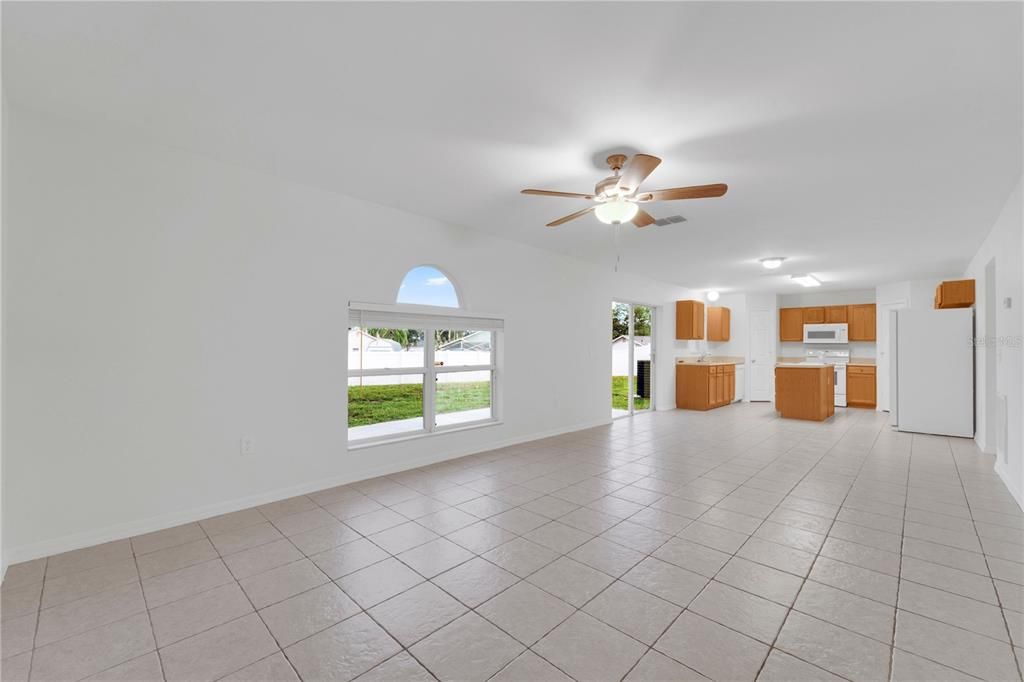 En Venta: $364,900 (4 camas, 2 baños, 2812 Pies cuadrados)
